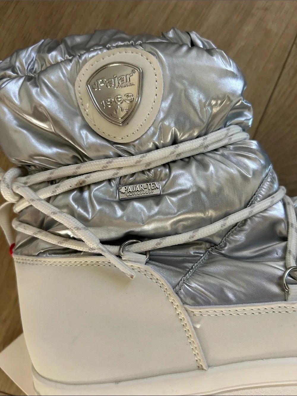 Pajar Silver Puffer Women's Winter Boot, Size 10, NWT Flaw last photo - Picture 7 of 13